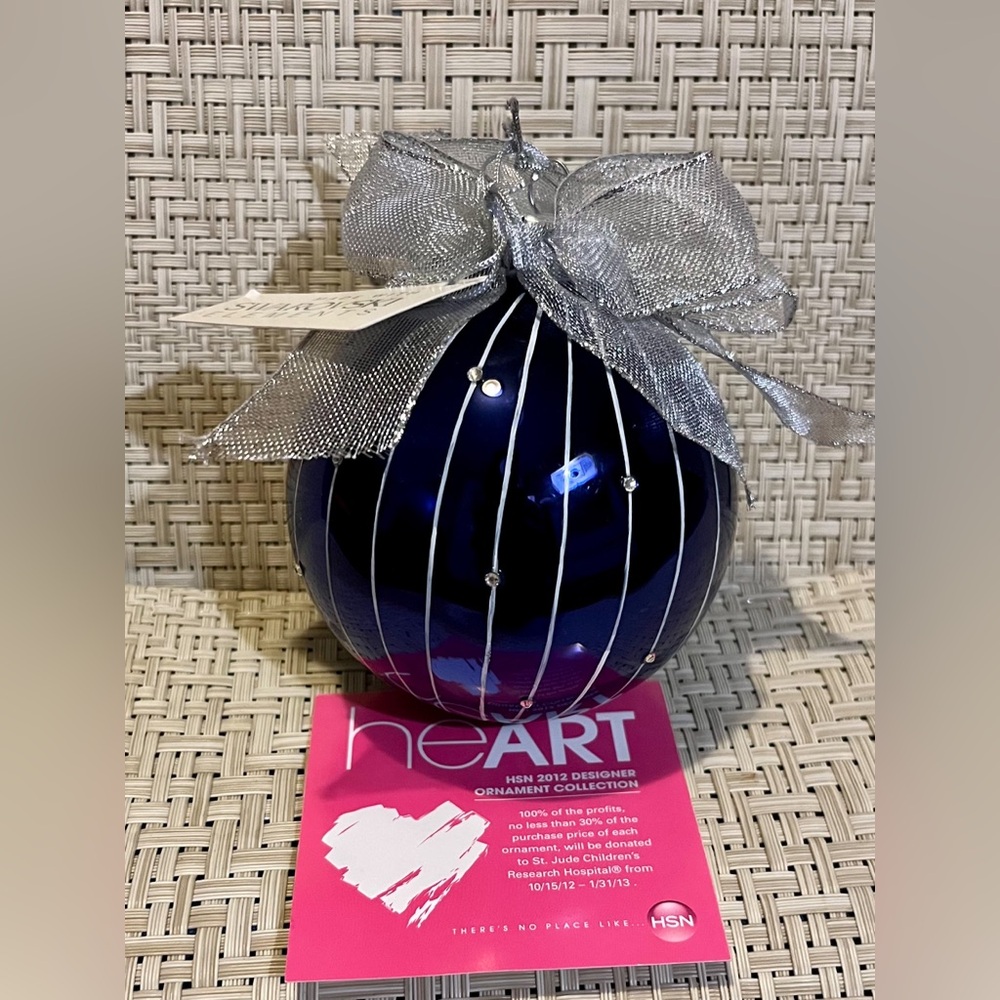 RARE Swarovski Elements Holiday Ornament HSN Cares Collection - Picture 7 of 16